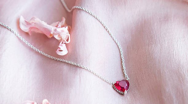 Collier romantique : le cadeau parfait pour exprimer vos sentiments